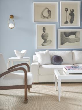  Room Scene: HC4400-02 Vistage Medium Sofa shown in optional River Rock finish, in fabric HC272-
11, standard throw pillows in HC401-10 with optional HC970-96 Round Pillow in fabric
HC2948-68, HC8530-23 Hansel Chair shown in standard Truffle finish and in fabric
HC178-12, HC176-51 Hutton M2M® Cocktail Table shown in optional Chalk finish
with COV Ash top in optional Lynx finish with Antique Brass collars and HC177-51
Hutton M2M® Side Table shown in optional Chalk paint with Antique Brass collars.