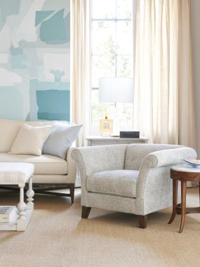HC6417-85 Wilmington Sofa, HC6424-24 Edmond Chair, 
HC6423-30 Baynard Cocktail Ottoman, HC6473-70S 
Montchanin Spot Table and HC6472-70 Lancaster Side 
Table