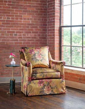 HC9509-SW Jules Swivel Chair shown in HC814-29-LIBERTY with Chair Frame in fabric HC457-57 Twine Welt  and 
back cushion & seat cushion in fabric HC457-57 Pencil Welt and HCP9184-STK Cruz Spot Table.

HCP9184-STK